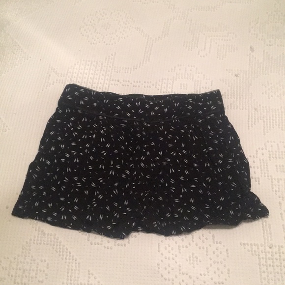 Forever 21 Black and White printed shorts - Picture 1 of 2
